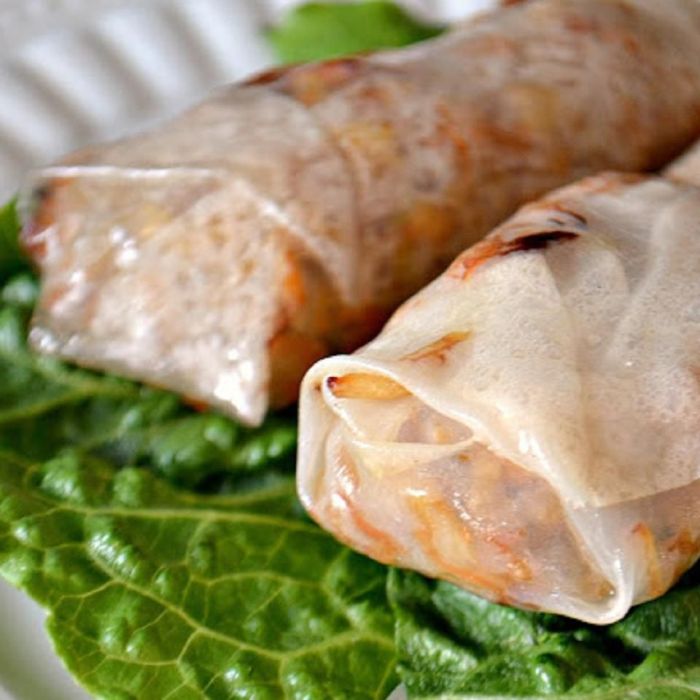 Baked chicken and vegetable rice paper rolls