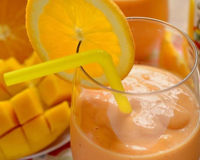 Tropical mango pineapple berry smoothie