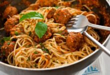 Italian spaghetti sauce with meatballs