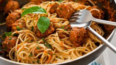 Italian spaghetti sauce with meatballs