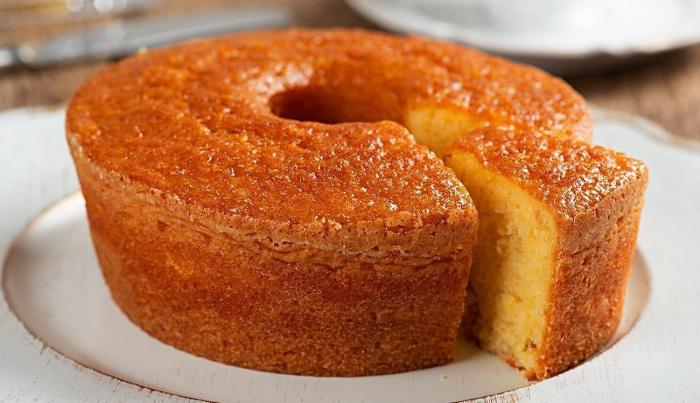 Sweet cornmeal cake brazilian style