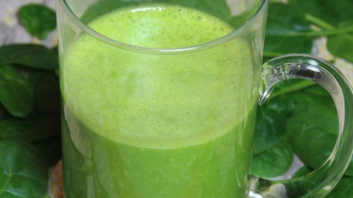 Spinach and banana power smoothie