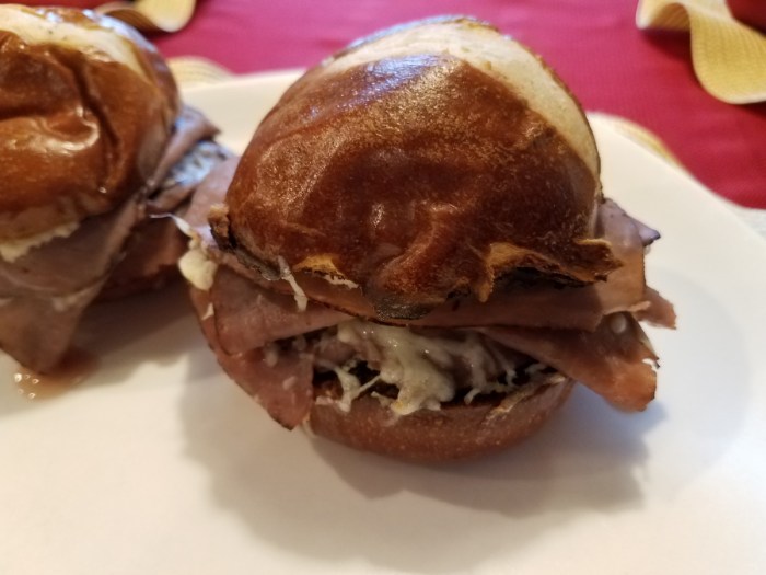 Spicy roast beef sliders