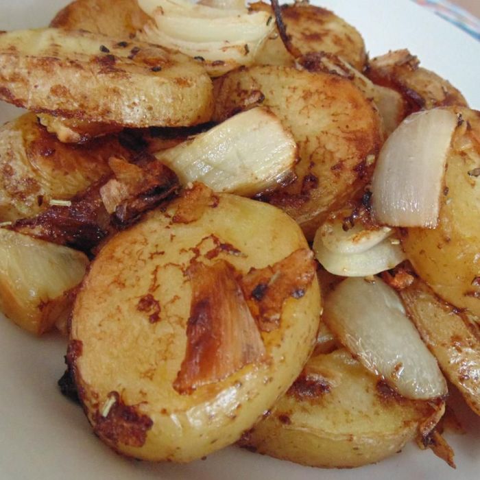 Roasted potatoes and onions easy and delicious