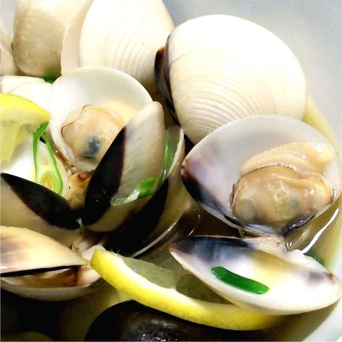 Steamed clams in butter and sake