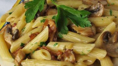 Penne with pancetta and mushrooms