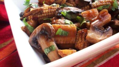 Stir fried mushrooms with baby corn