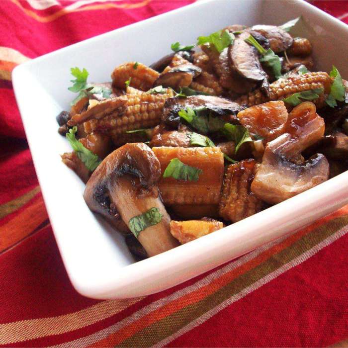 Stir fried mushrooms with baby corn