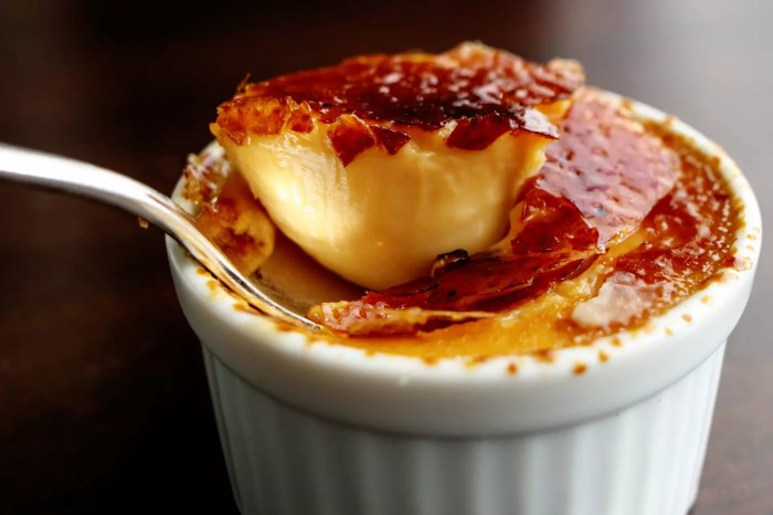 Simple creme brulee dessert