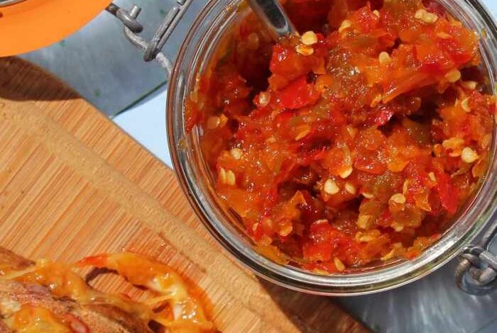 Sweet and spicy pepper relish