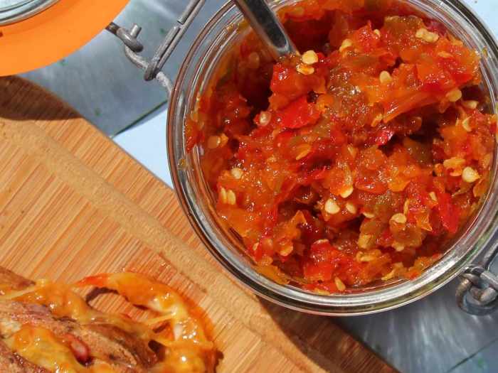 Sweet and spicy pepper relish