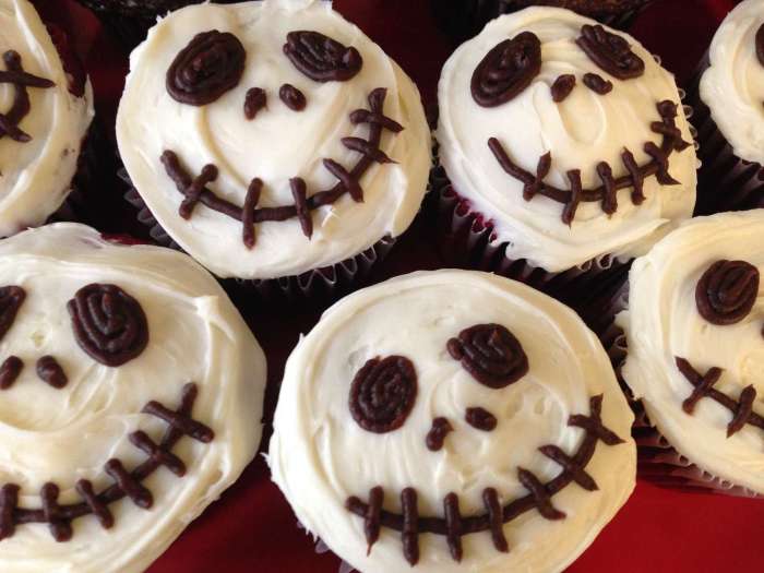 Creepy halloween skull cupcakes