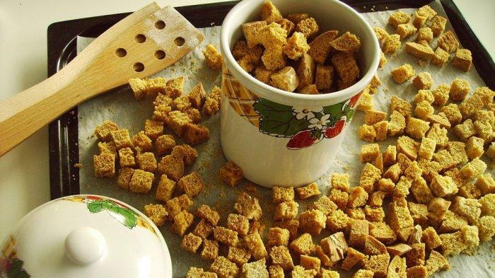 Old hamburger bun croutons