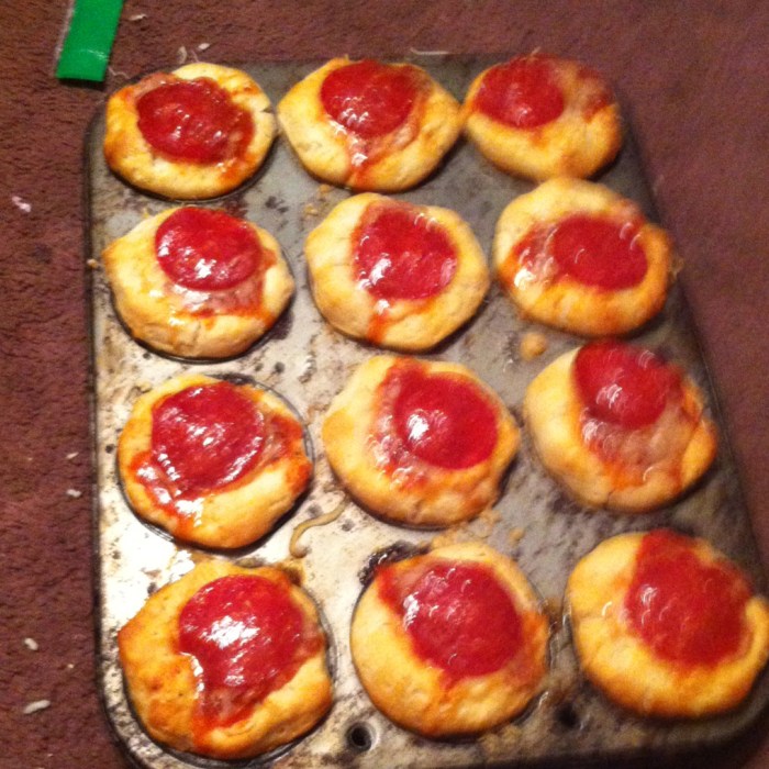 Easy pepperoni pizza muffins