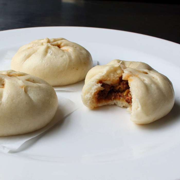 Steamed barbecue pork buns