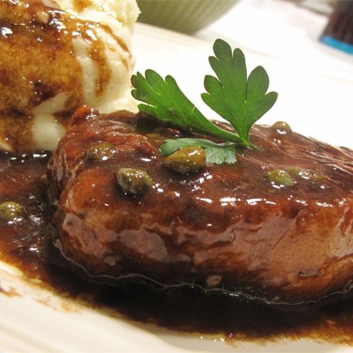 Pork medallions with balsamic vinegar and capers