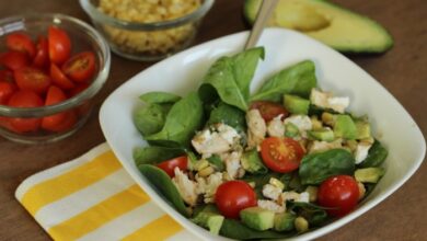 Spinach salad with chicken avocado and goat cheese