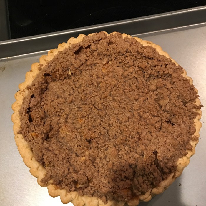 Sour cream apple pie deluxe