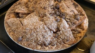 Blue ribbon apple crumb pie