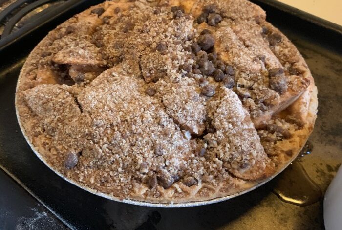 Blue ribbon apple crumb pie