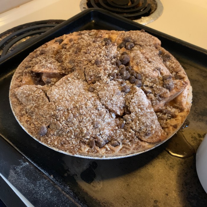 Blue ribbon apple crumb pie