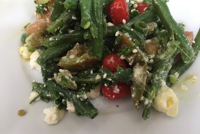 Greek green bean salad with feta and tomatoes