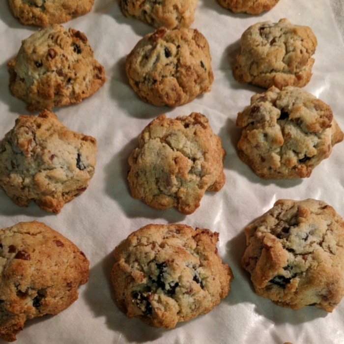 Paleo almond date cookies