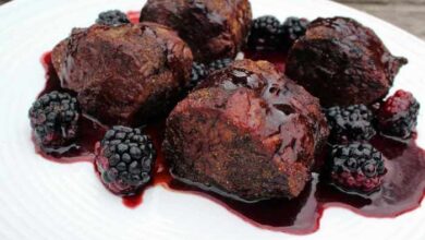 Venison with blackberry wine sauce