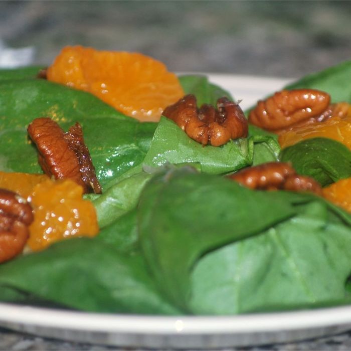 Spicy mandarin spinach salad