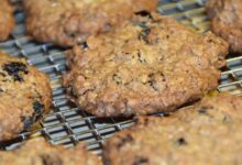 Thin and crispy oatmeal raisin cookies