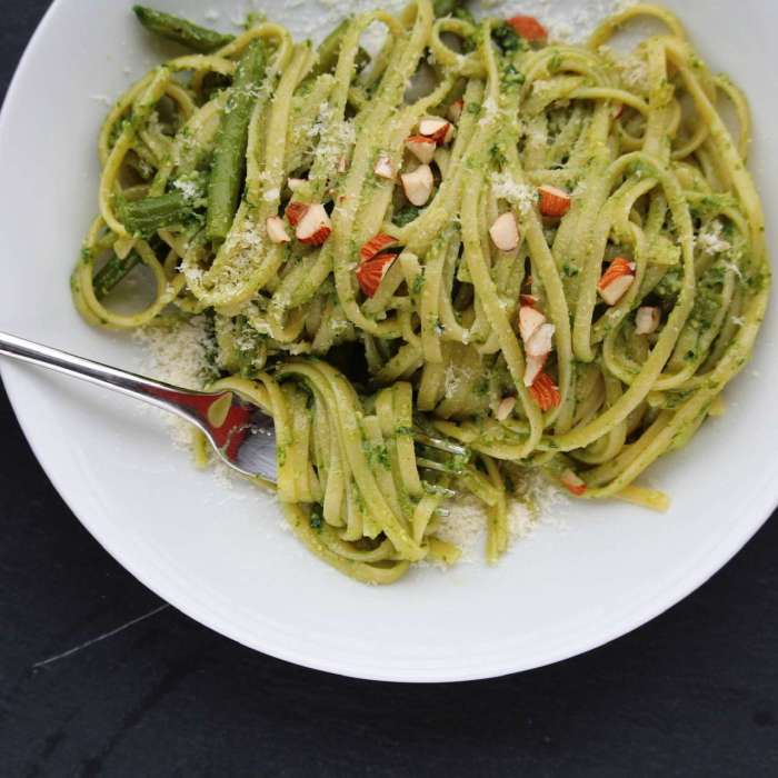 Easy basil pesto with almonds