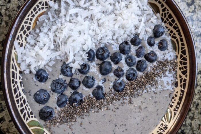 Overnight oats blueberry smoothie bowl