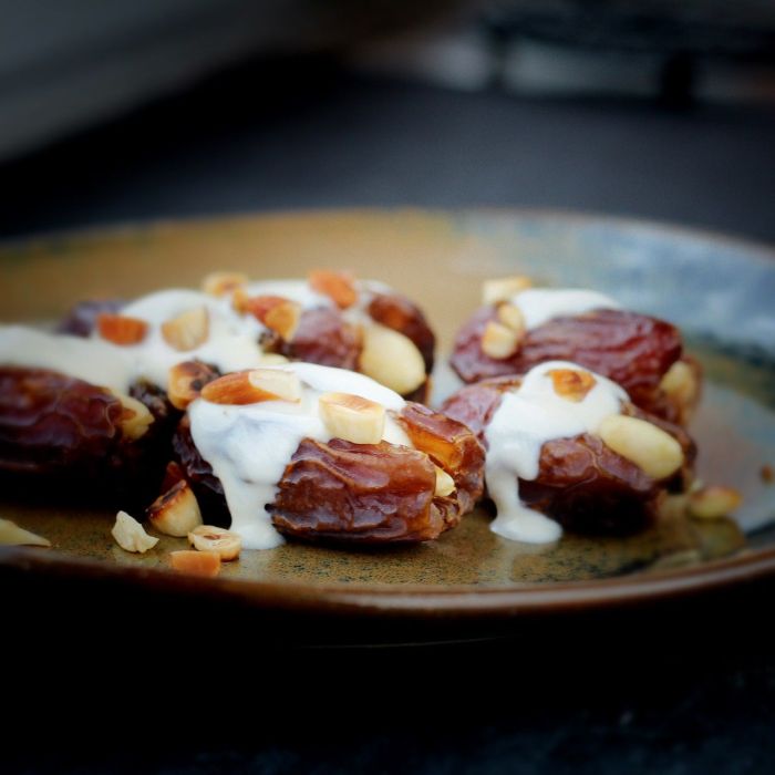 Stuffed dates for ramadan