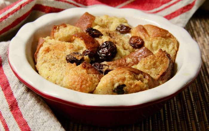 Hawaiian roll bread pudding