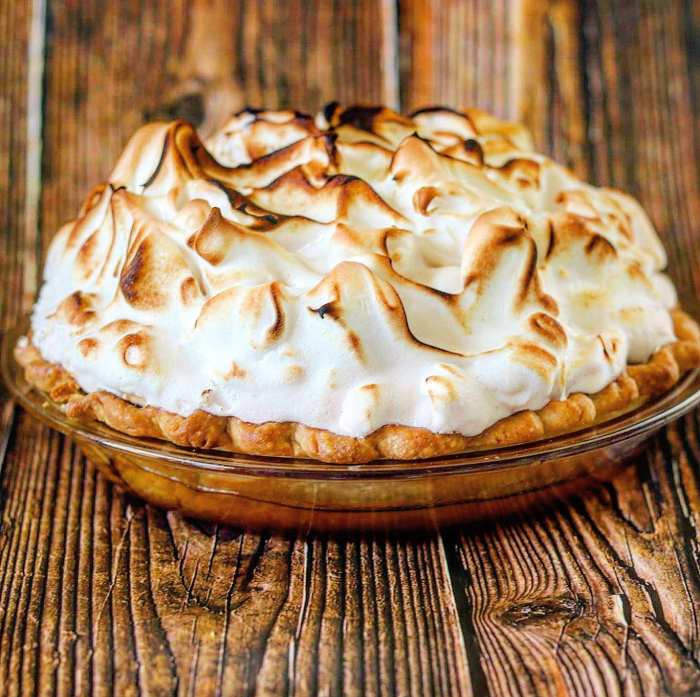 Moms chocolate meringue pie