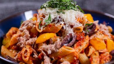 Easy pasta with tuna and tomato sauce