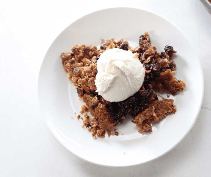 Air fryer blueberry crisp