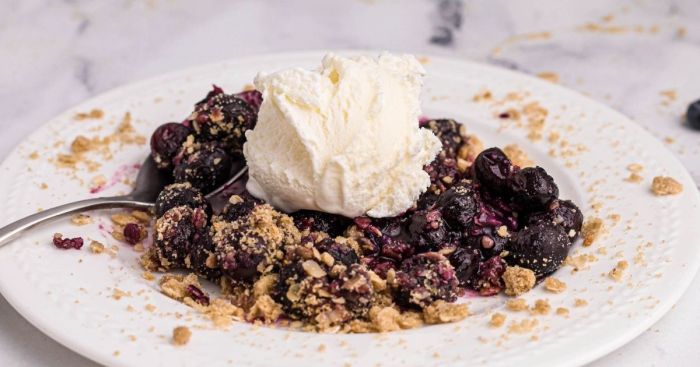 Air fryer blueberry crisp