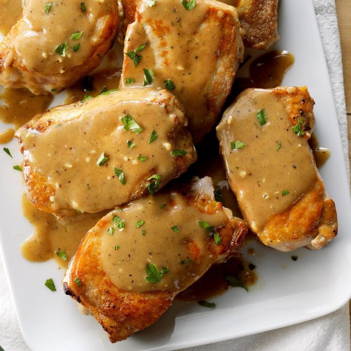 Pork chops with apple and cream sauce