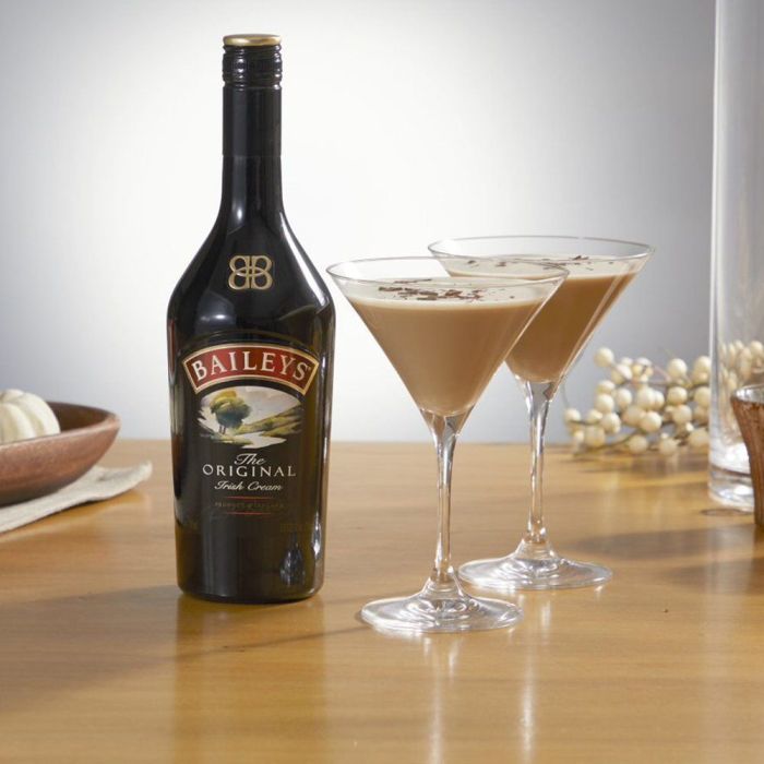 Irish cream and whiskey cocktail