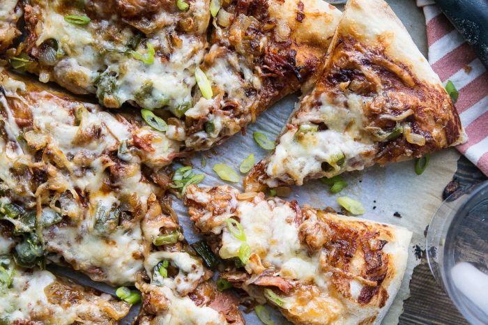 Bbq pulled pork pizza