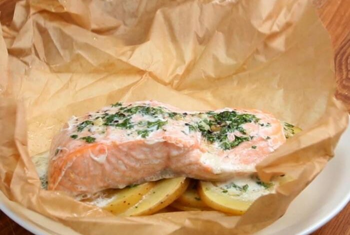 Salmon with skin en papillote in the air fryer