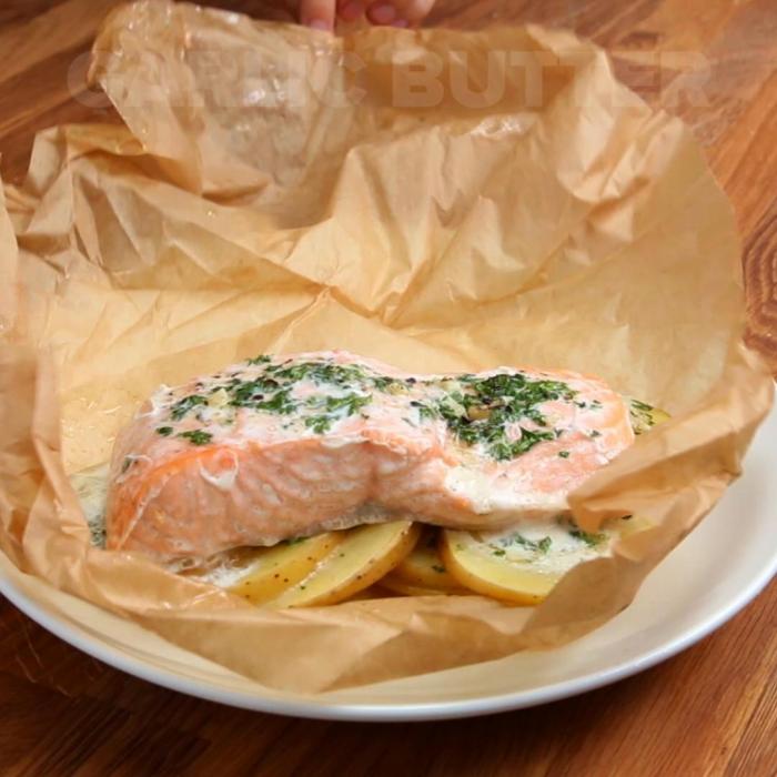 Salmon with skin en papillote in the air fryer