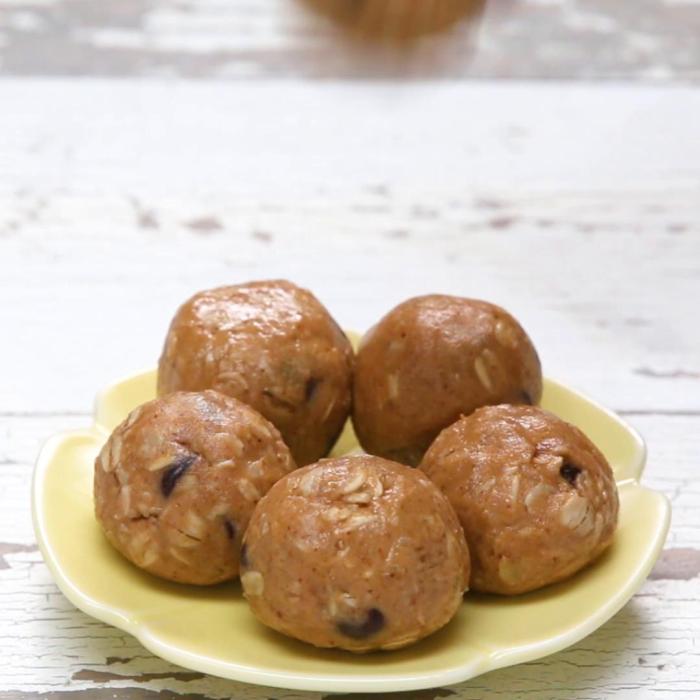 Easy peanut butter energy balls