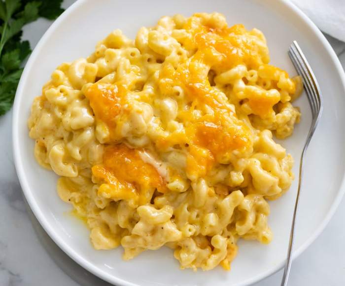 Macaroni and cheese with caramelized onions and bacon