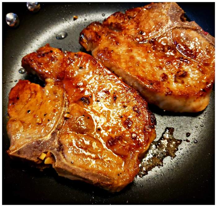 Sticky garlic pork chops