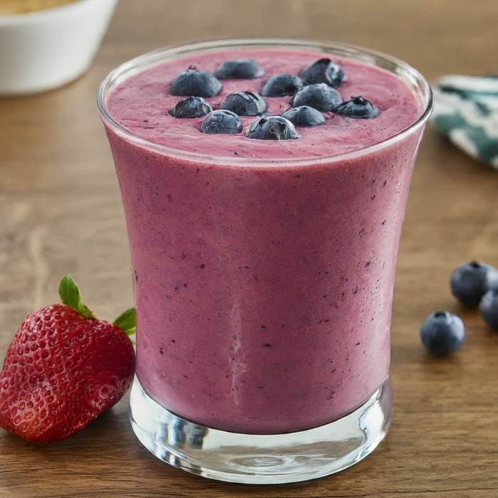 Healthy blueberry breakfast smoothie