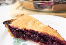 Easy berry pie with frozen berries