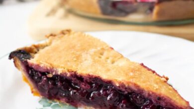 Easy berry pie with frozen berries