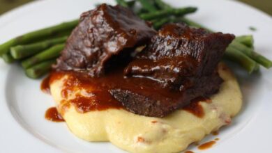 Short ribs braised with mushrooms and tomatoes